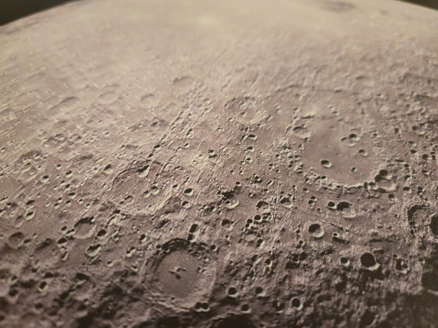 Earthset closeup Lunar Collection Van Glo